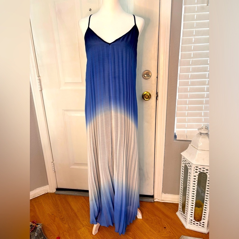 Bar III • pleated blue ombré maxi dress • size xs • EUC Possibly nwot